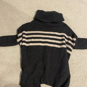 Women’s sweater, short sleeves with turtle neck